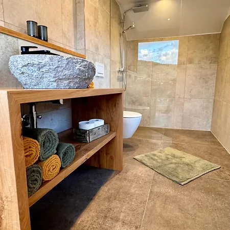 Moselay アパート メーリング