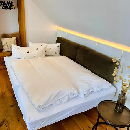 Moselay アパート メーリング